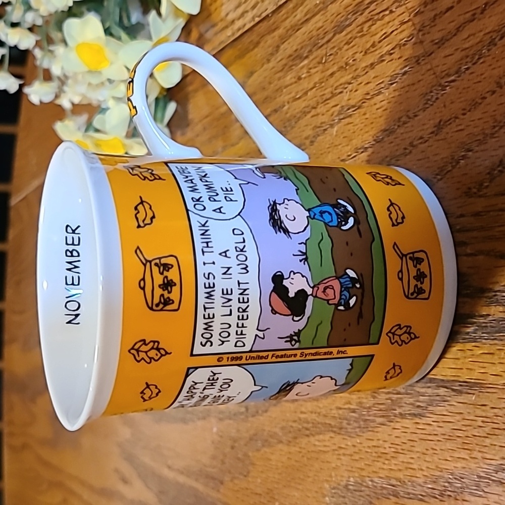 Danbury Mint Peanuts Porcelain Calendar Mug - November